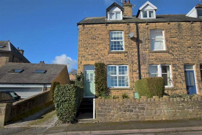 3 Bedroom End Of Terrace House For Sale In Hockerley Lane, Whaley Bridge, High Peak, SK23