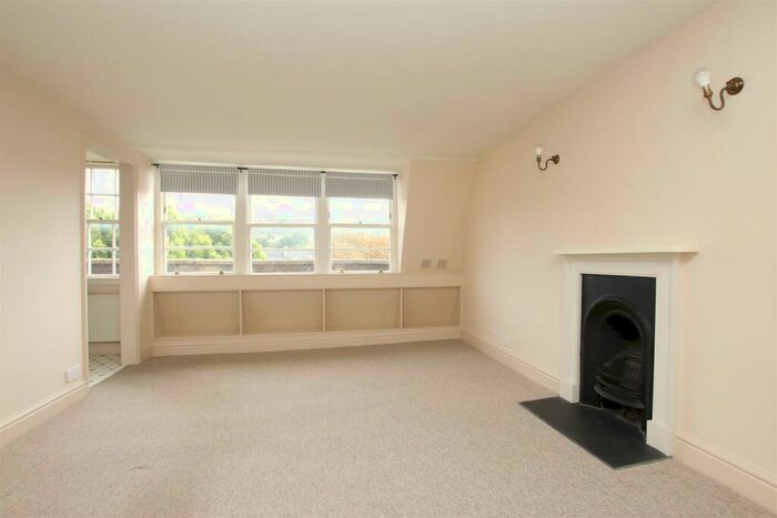 2 Bedroom Flat To Rent In Beaufort East, Bath, BA1