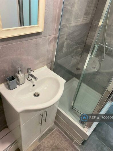 Studio To Rent In Lansdowne Road, Manchester, M8