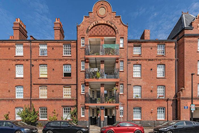 1 Bedroom Flat For Sale In Cressy House, Stepney Green, E1