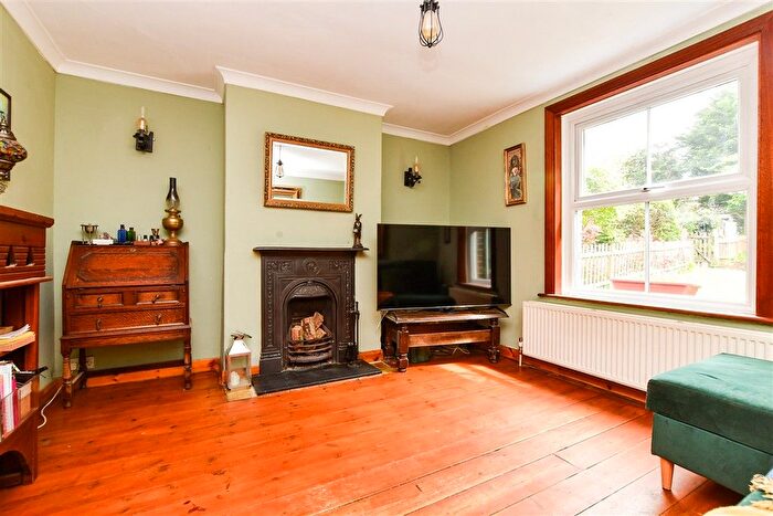 3 Bedroom Semi-detached House For Sale In High Street, Dormansland, Lingfield, Surrey, RH7
