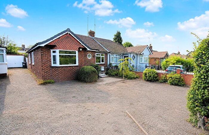 2 Bedroom Semi-Detached Bungalow To Rent In Icknield Way, Luton, LU3