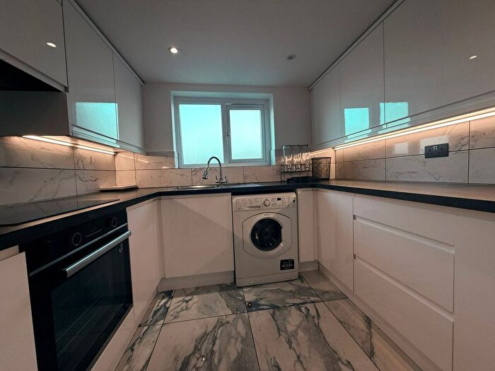 2 Bedroom Flat To Rent In Ilford, IG1