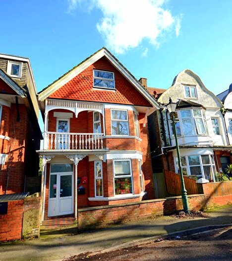 2 Bedroom Maisonette For Sale In Churchill Road, Bournemouth, BH1
