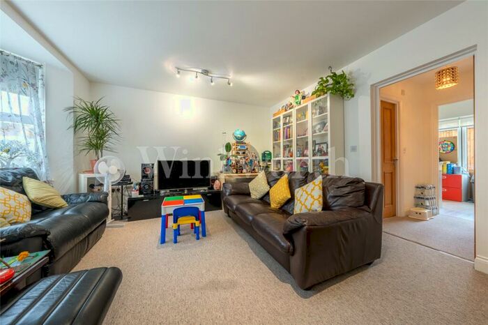 2 Bedroom Apartment To Rent In Granville Road, London, NW2