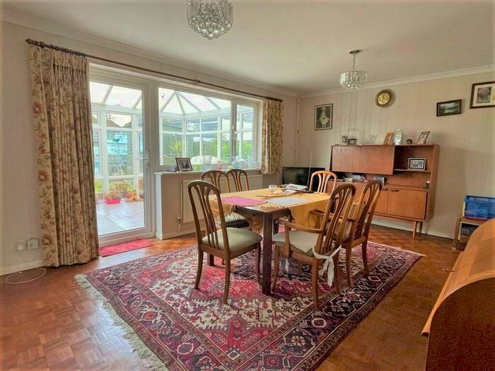 4 Bedroom Link Detached House For Sale In Paddock Close, Folkestone