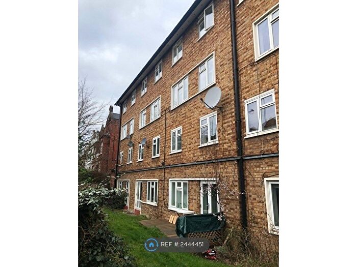 3 Bedroom Maisonette To Rent In Broadfield, London, NW6