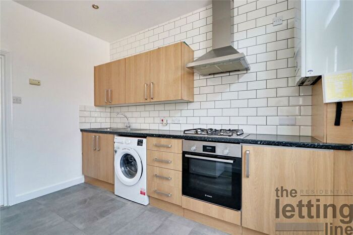 1 Bedroom Flat To Rent In Chase Side, Enfield, Middlesex, EN2