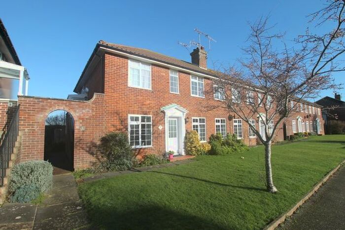 2 Bedroom Flat To Rent In Gaisford Close, Worthing, BN14