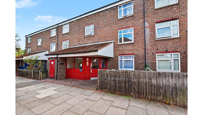 1 Bedroom Flat For Sale In Goldcrest Close, Thamesmead, London, SE28