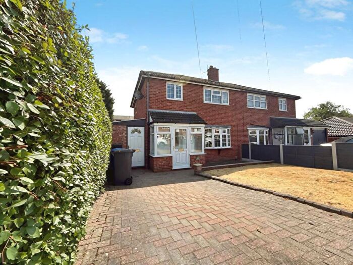 3 Bedroom Semi-Detached House For Sale In Milton Avenue, Tamworth, B79