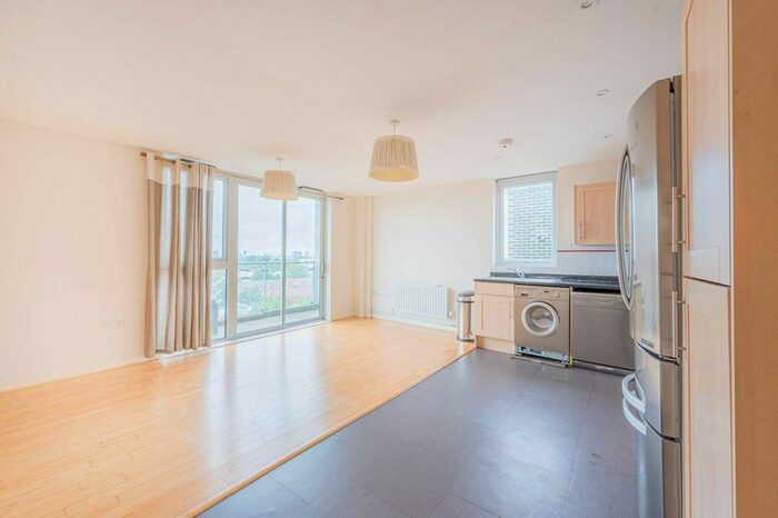 2 Bedroom Flat To Rent In Rye Lane, Peckham, London, SE15