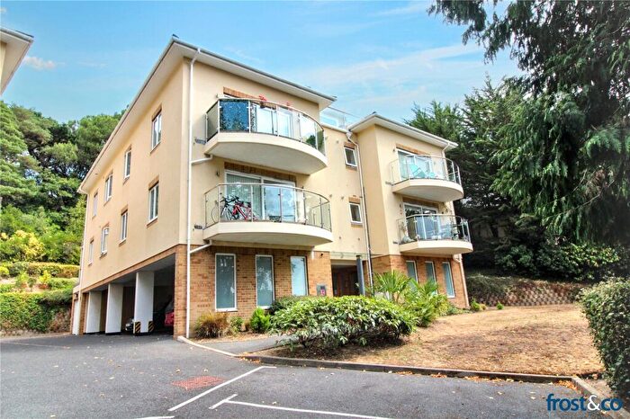 2 Bedroom Apartment For Sale In Springfield Road, Poole, Dorset, BH14