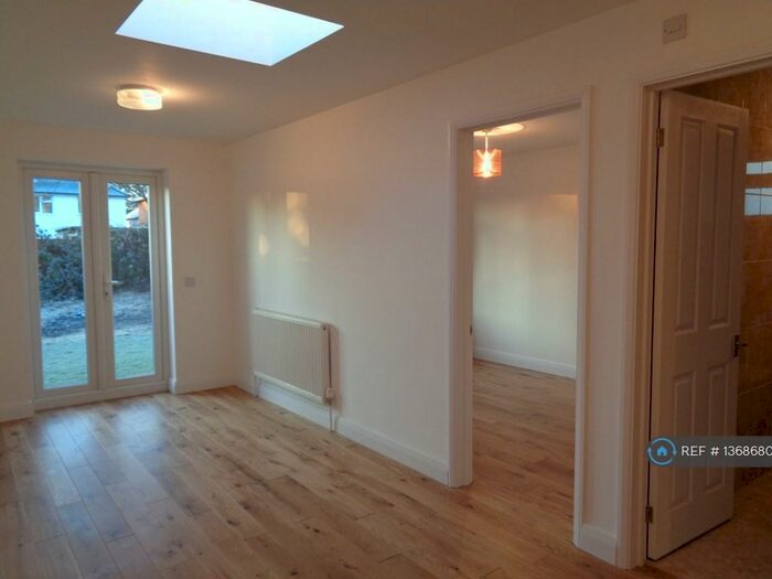 2 Bedroom Maisonette To Rent In Rosebery Rd, Kingston Upon Thames, KT1