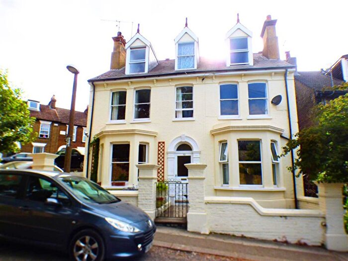 1 Bedroom Flat To Rent In Albany Road, Rochester, ME1