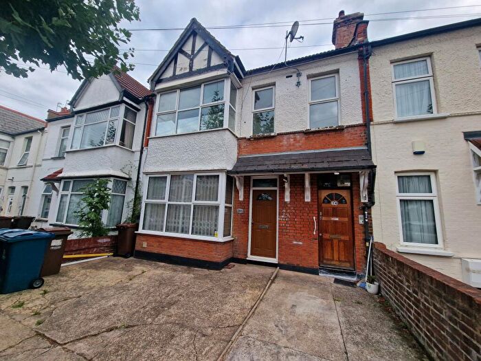 2 Bedroom Apartment For Sale In Greenhill Road, Harrow, HA1
