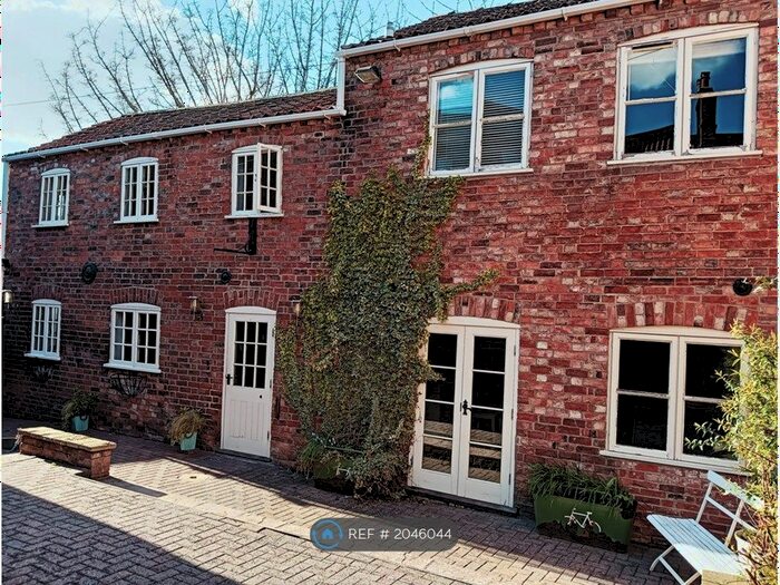 2 Bedroom Semi-Detached House To Rent In Market Place, Horncastle, LN9