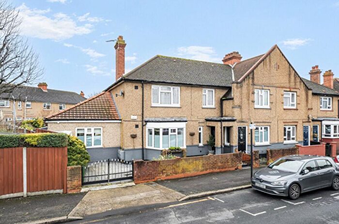 3 Bedroom Flat For Sale In Burnels Avenue, London, E6