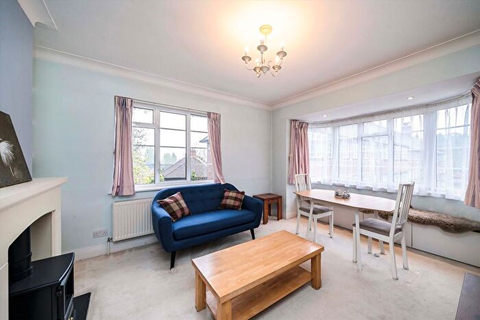 2 Bedroom Flat To Rent In Hanger Lane, Ealing, W5