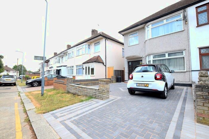 3 Bedroom End Of Terrace House To Rent In Franklyn Gardens, Ilford, IG6