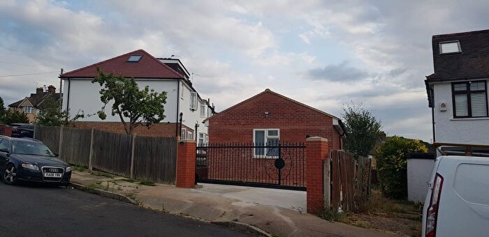 2 Bedroom Bungalow To Rent In Moordown, London, SE18