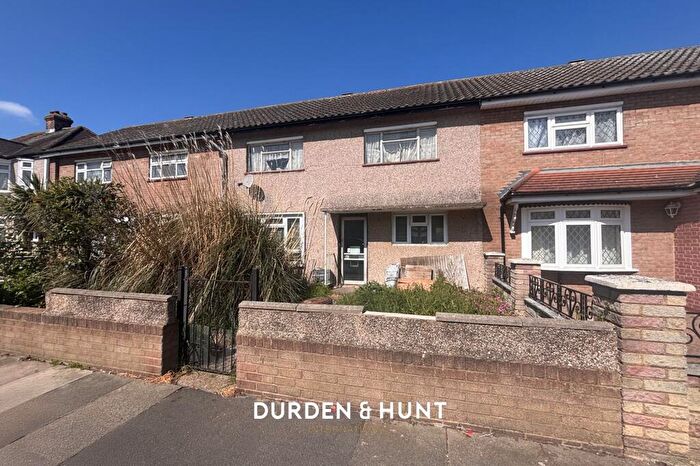 3 Bedroom Terraced House For Sale In Harlow Road, Rainham, RM13