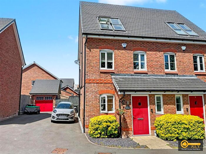 3 Bedroom Semi Detached House For Sale In Ribbon Avenue, Ansley, Nuneaton, CV10