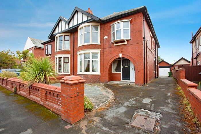 2 Bedroom Flat For Sale In Devonshire Road, Lytham St Annes, FY8