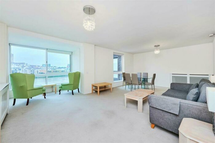 2 Bedroom Flat To Rent In Vicarage Crescent, SW11