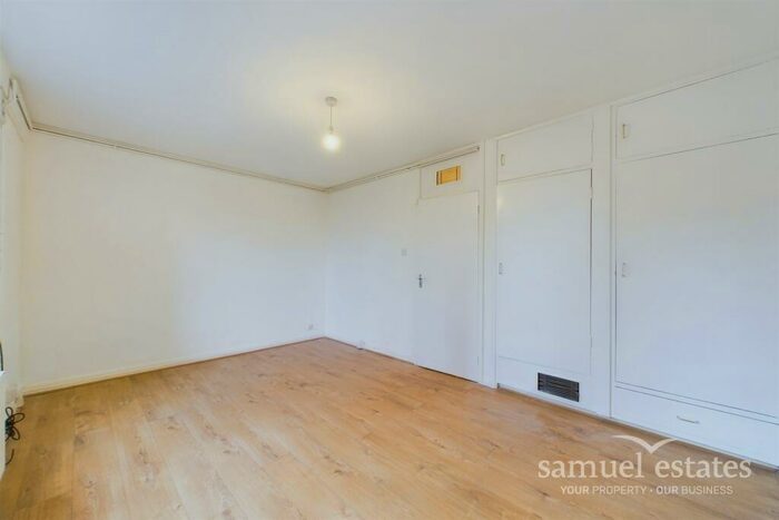 Flat To Rent In Harrington Court, Altyre Road, Croydon, CR0
