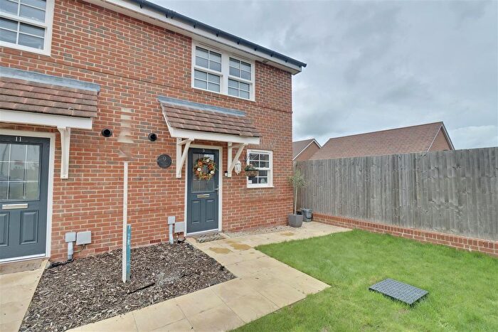2 Bedroom Semi-Detached House For Sale In Pakenham Road, Waterlooville, PO7