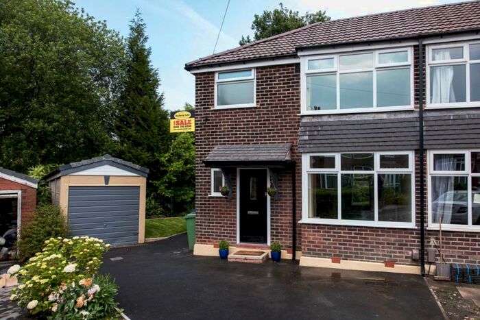 4 Bedroom Semi-Detached House To Rent In Balmoral Grange, Prestwich, M25