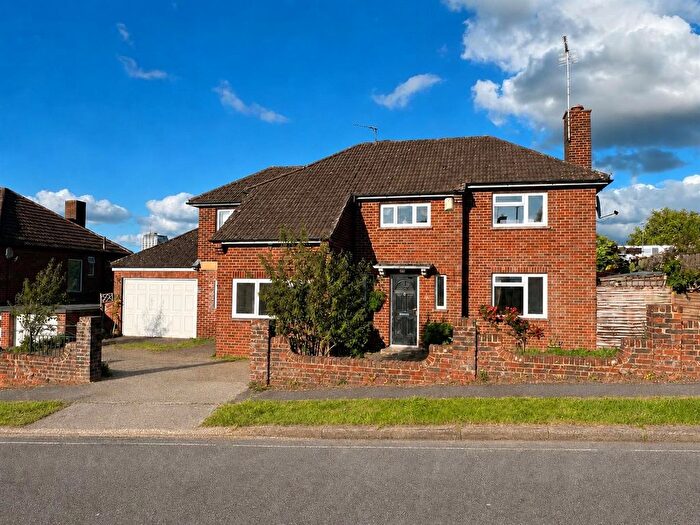 4 Bedroom Detached House For Sale In Allnutt Avenue, Eastrop, Basingstoke, RG21