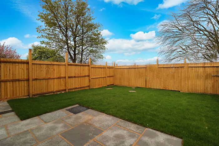 4 Bedroom Detached House For Sale In Congregation Fold, Eccleshill, Bradford, BD2