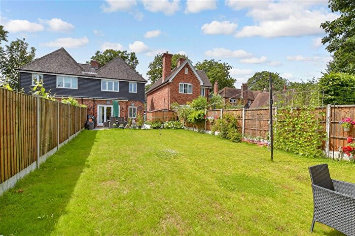 3 Bedroom Semi-Detached House For Sale In Wheel Mews, Westwell, Ashford, Kent, TN25
