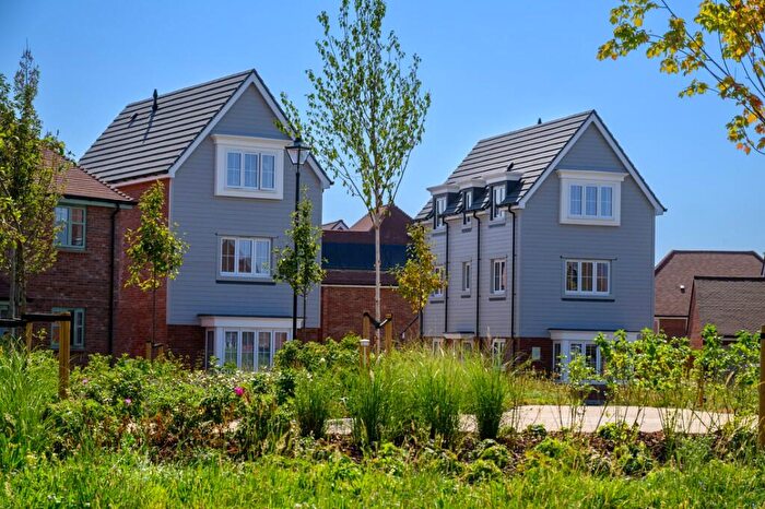 3 Bedroom Detached House For Sale In Hitches Lane, Crookham Village, Fleet, GU51
