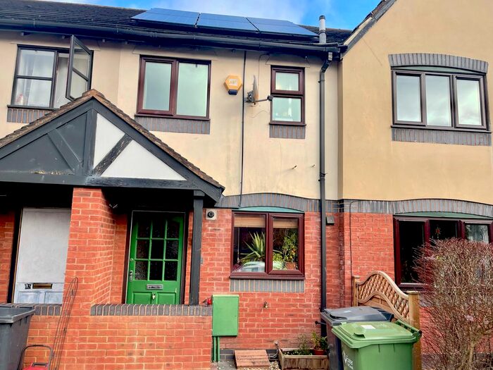 2 Bedroom Semi-Detached House To Rent In Membury Close, Exeter, EX1