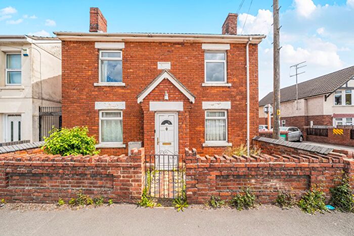 4 Bedroom Semi Detached House For Sale In Cricklade Road, Swindon, SN2