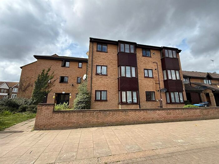 2 Bedroom Flat To Rent In Coverdale Court, Raynton Road, Enfield, EN3