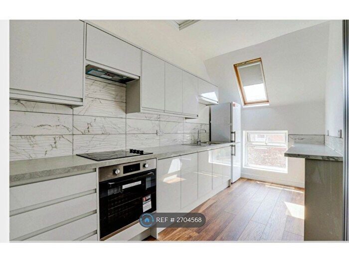 3 Bedroom Flat To Rent In Patrick Road, West Bridgford, Nottingham, NG2