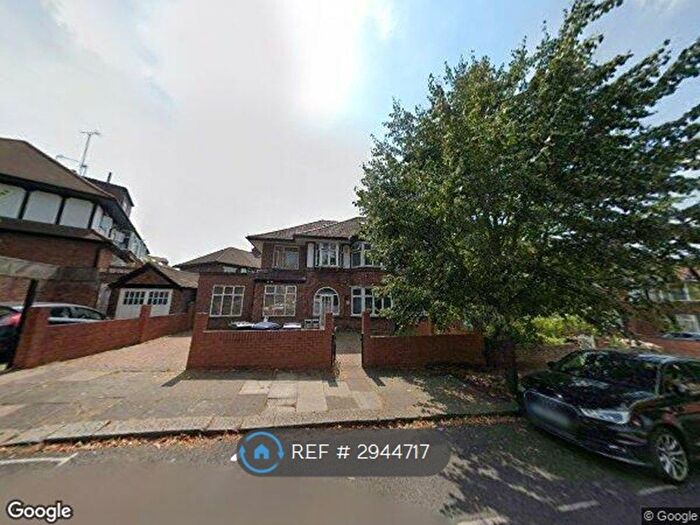6 Bedroom Semi-Detached House To Rent In Brunswick Road, London, W5