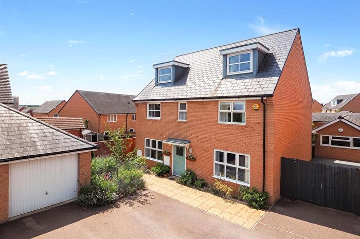 5 Bedroom Detached House For Sale In Skein Road, Andover, SP11