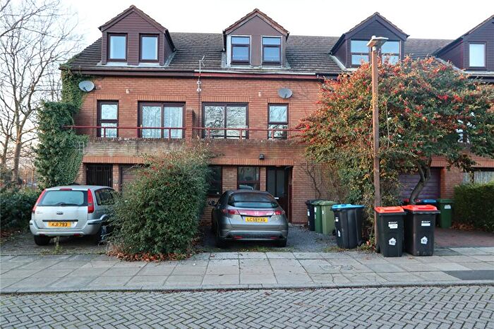 6 Bedroom Terraced House For Sale In Bradwell Common Boulevard, Bradwell Common, Milton Keynes, MK13