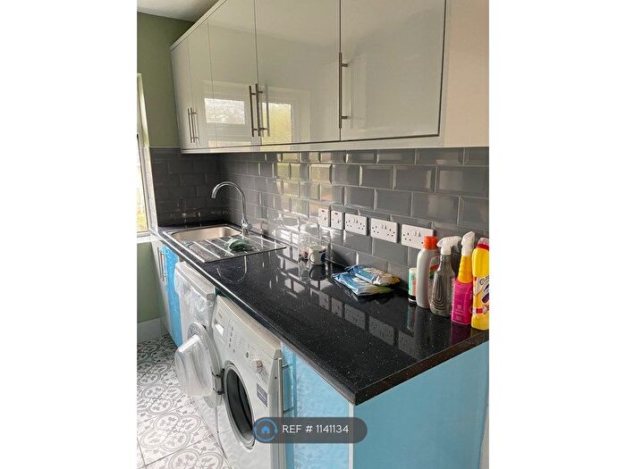 2 Bedroom Maisonette To Rent In Cavendish Avenue, London, W13