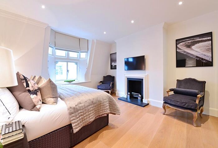 2 Bedroom Flat To Rent In Duke Street, Mayfair, W1K