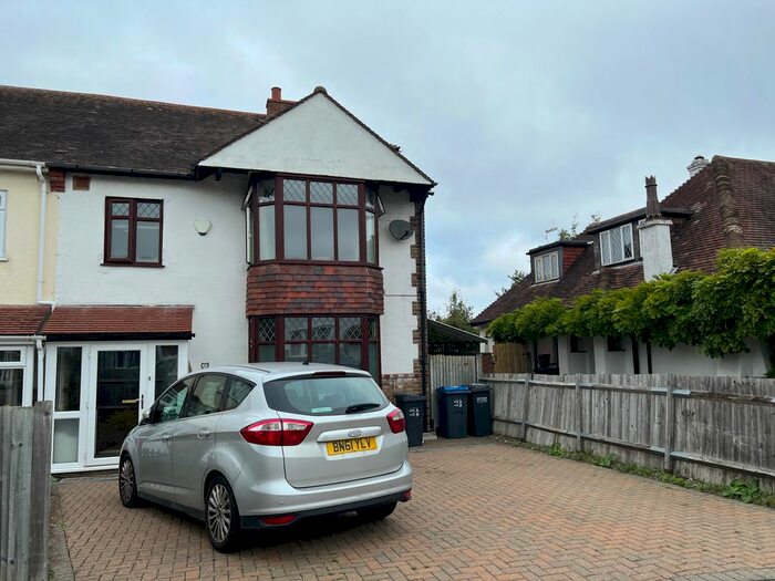 4 Bedroom Semi-Detached House To Rent In Selwood Road, Croydon, CR0