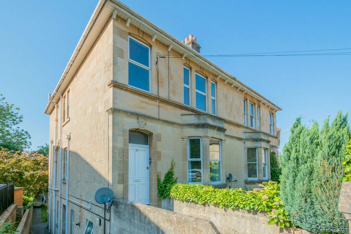 2 Bedroom Flat To Rent In Lower Oldfield Park, BA2