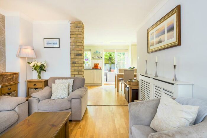 3 Bedroom House To Rent In Lambourne Place London, SE3