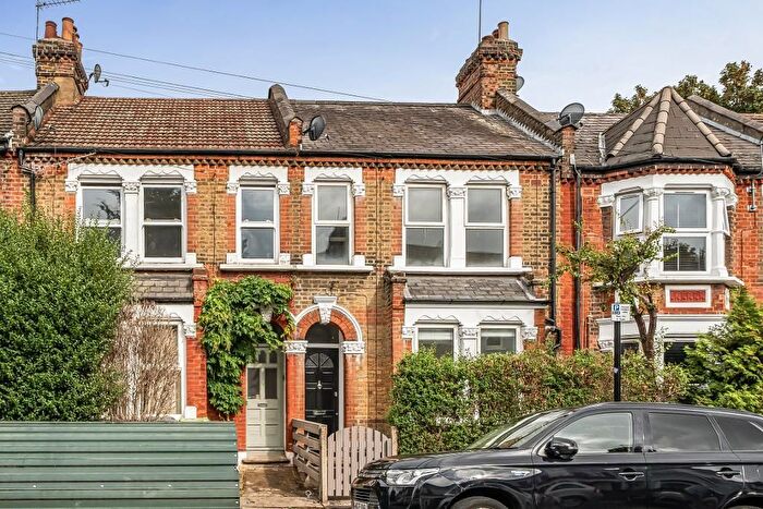 4 Bedroom Property For Sale In Kitchener Road, London, N17