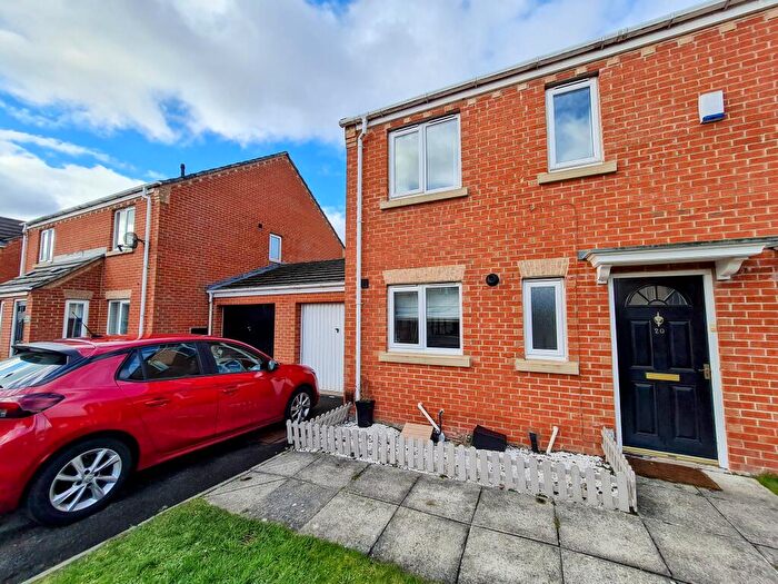 3 Bedroom Semi Detached House To Rent In Ridgewood Close, Eastbourne - Darlington, DL1